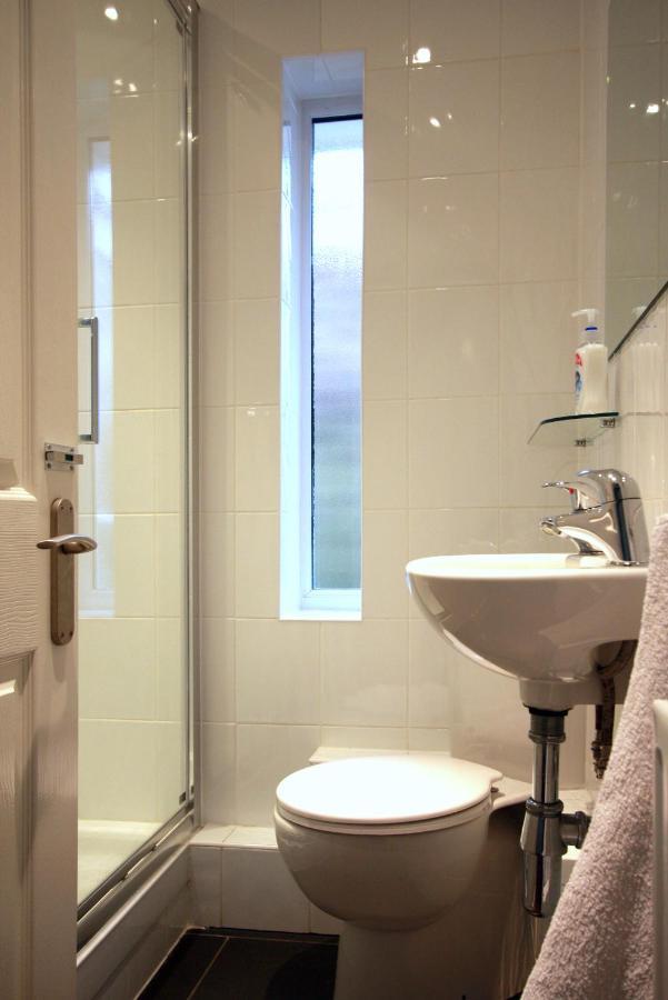 Abacus Bed And Breakfast, Blackwater, Hampshire Camberley Eksteriør billede