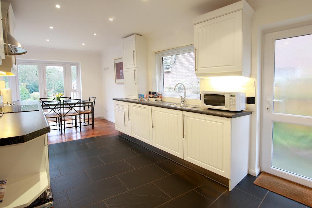 Abacus Bed And Breakfast, Blackwater, Hampshire Camberley Eksteriør billede