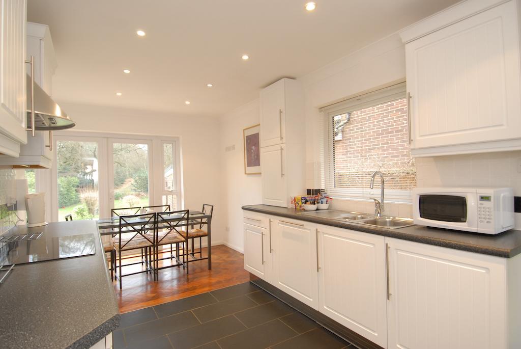 Abacus Bed And Breakfast, Blackwater, Hampshire Camberley Eksteriør billede