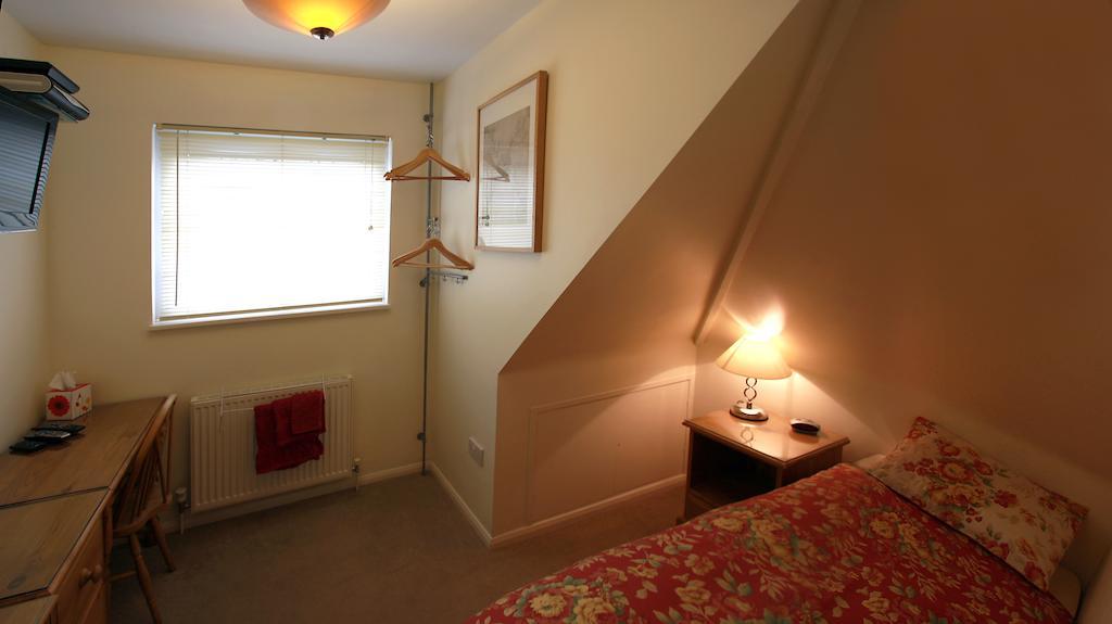 Abacus Bed And Breakfast, Blackwater, Hampshire Camberley Værelse billede