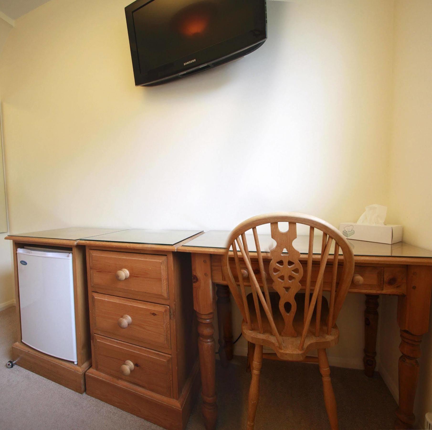 Abacus Bed And Breakfast, Blackwater, Hampshire Camberley Eksteriør billede
