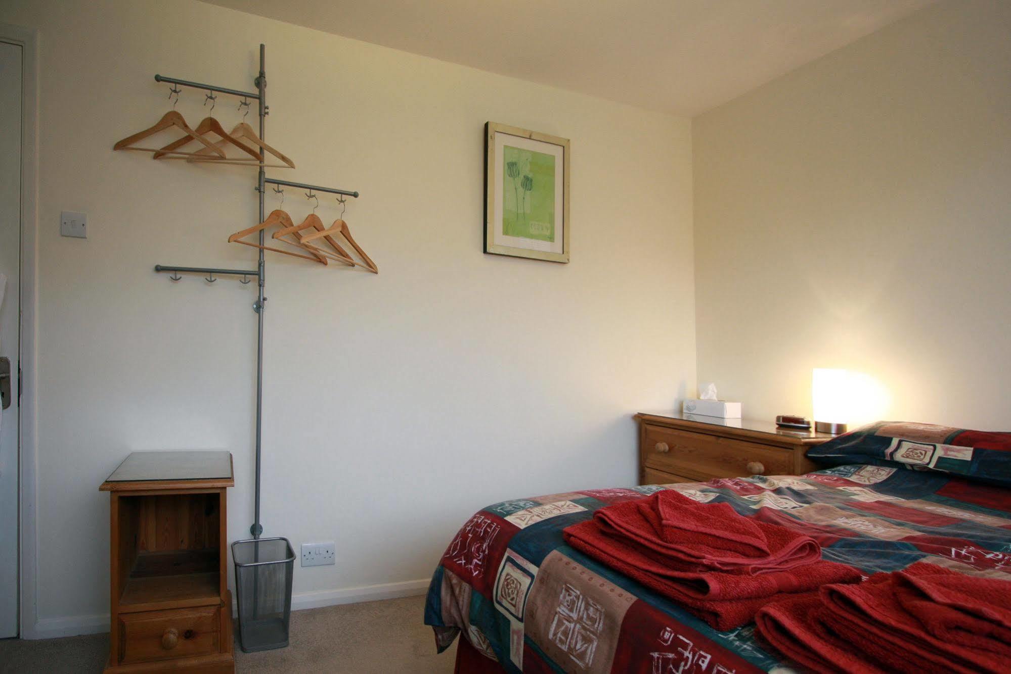 Abacus Bed And Breakfast, Blackwater, Hampshire Camberley Eksteriør billede